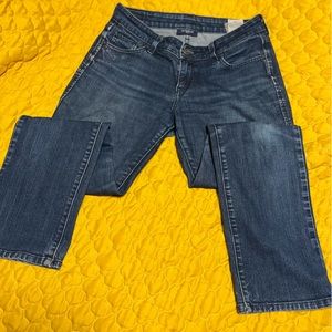 Levi’s 552 women’s mid rise straight—boot cut, short